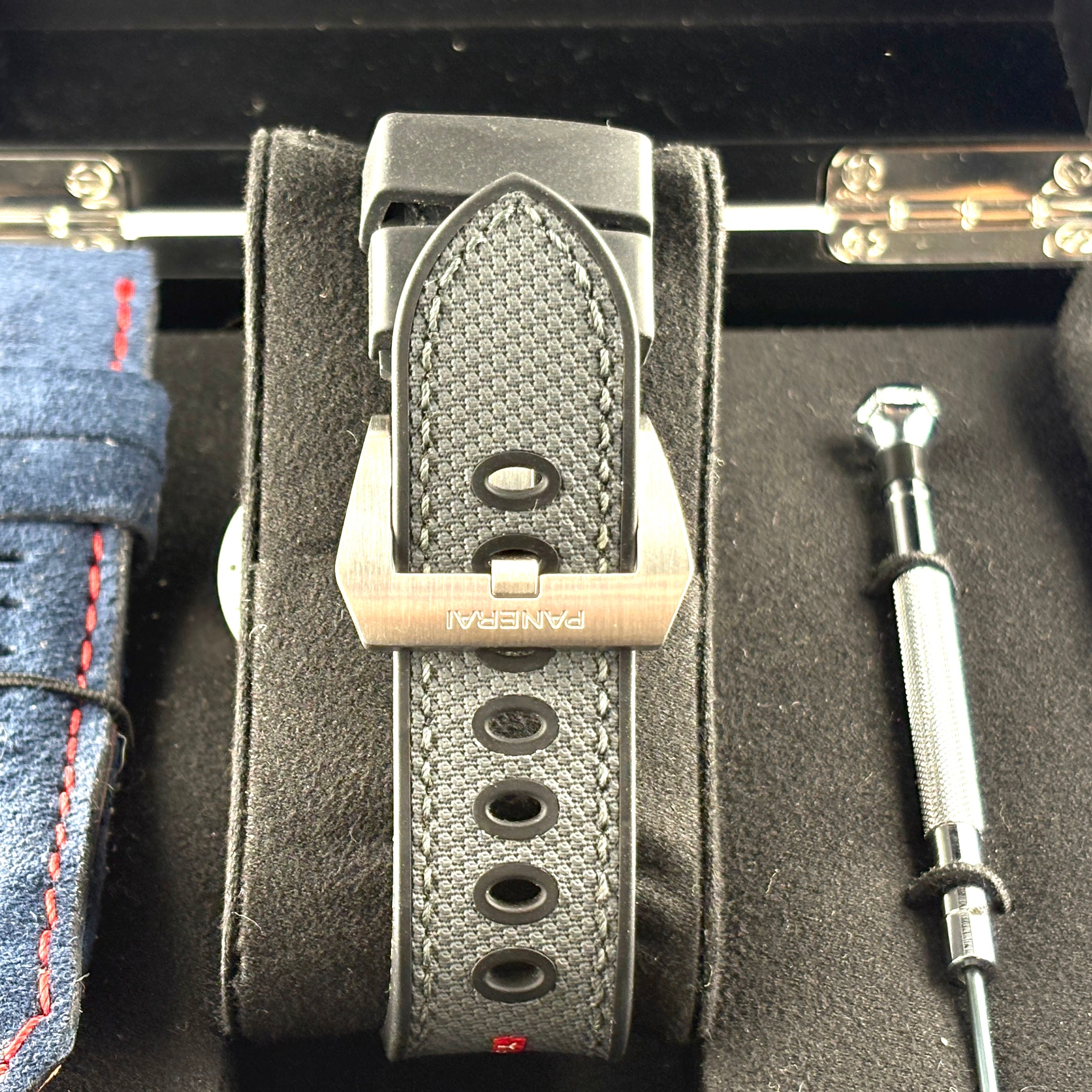 Panerai Luminor Luna Rossa PAM01342