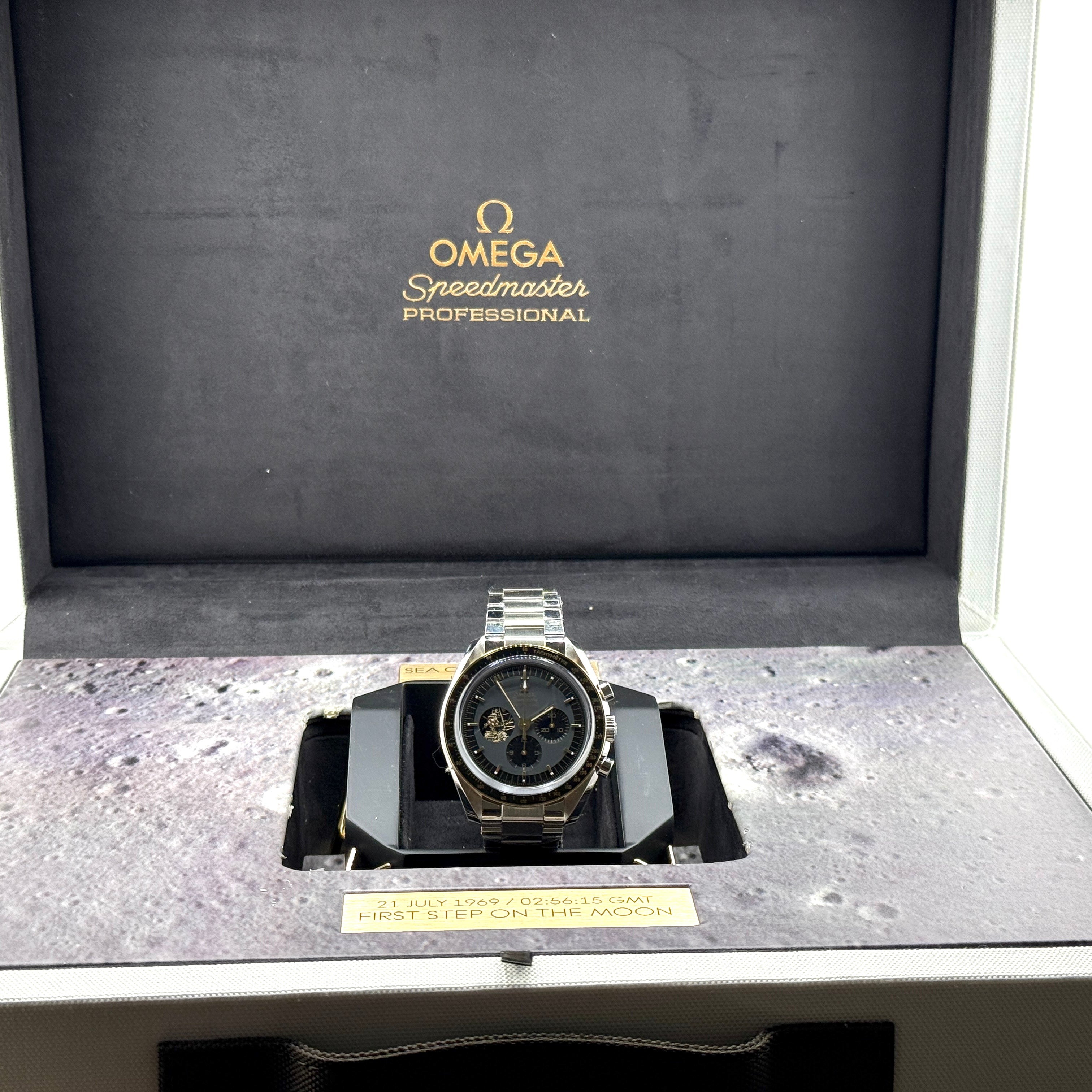 Omega Speedmaster Apollo 11