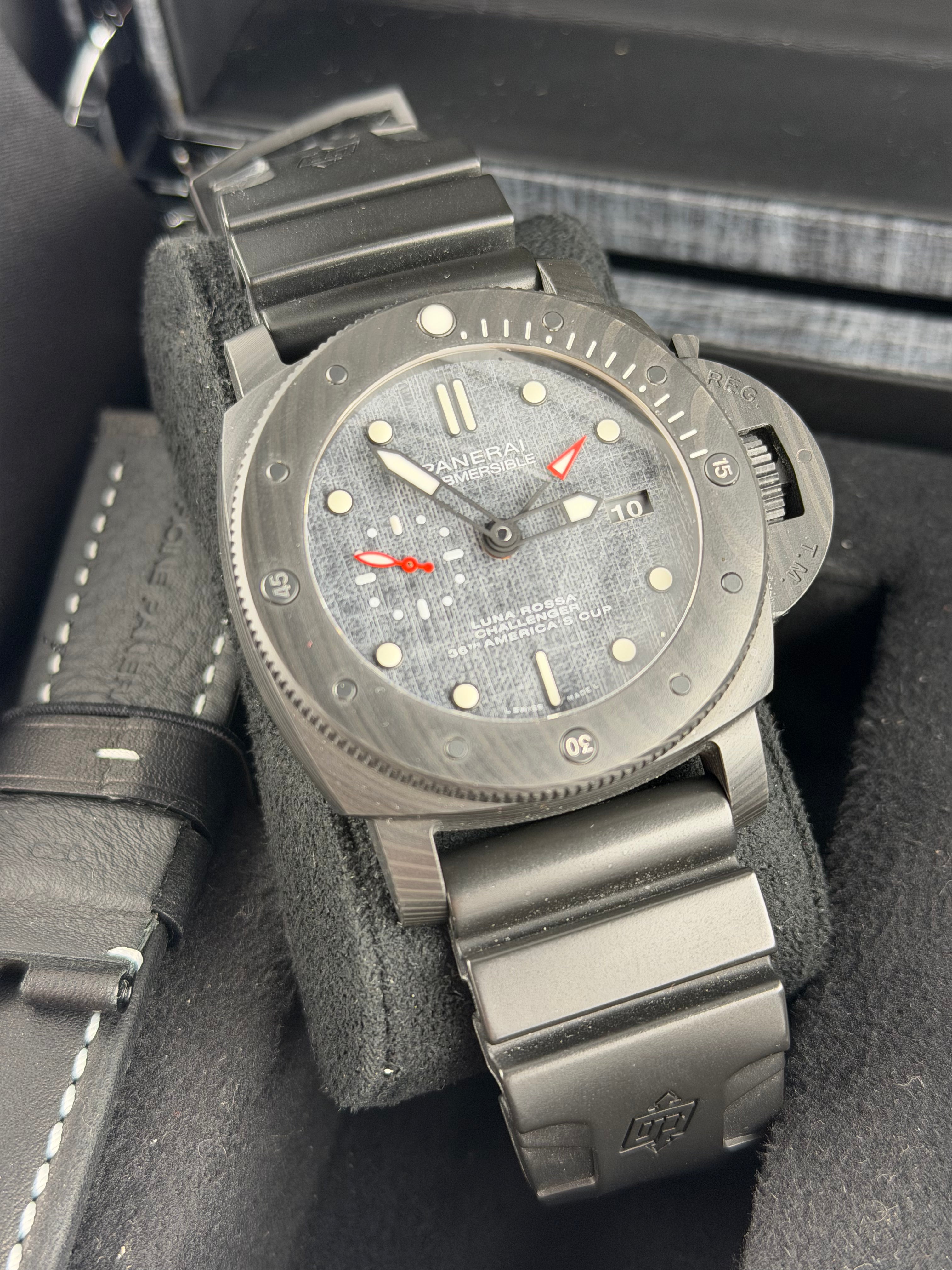 Panerai Submersible Luna Rossa PAM01309