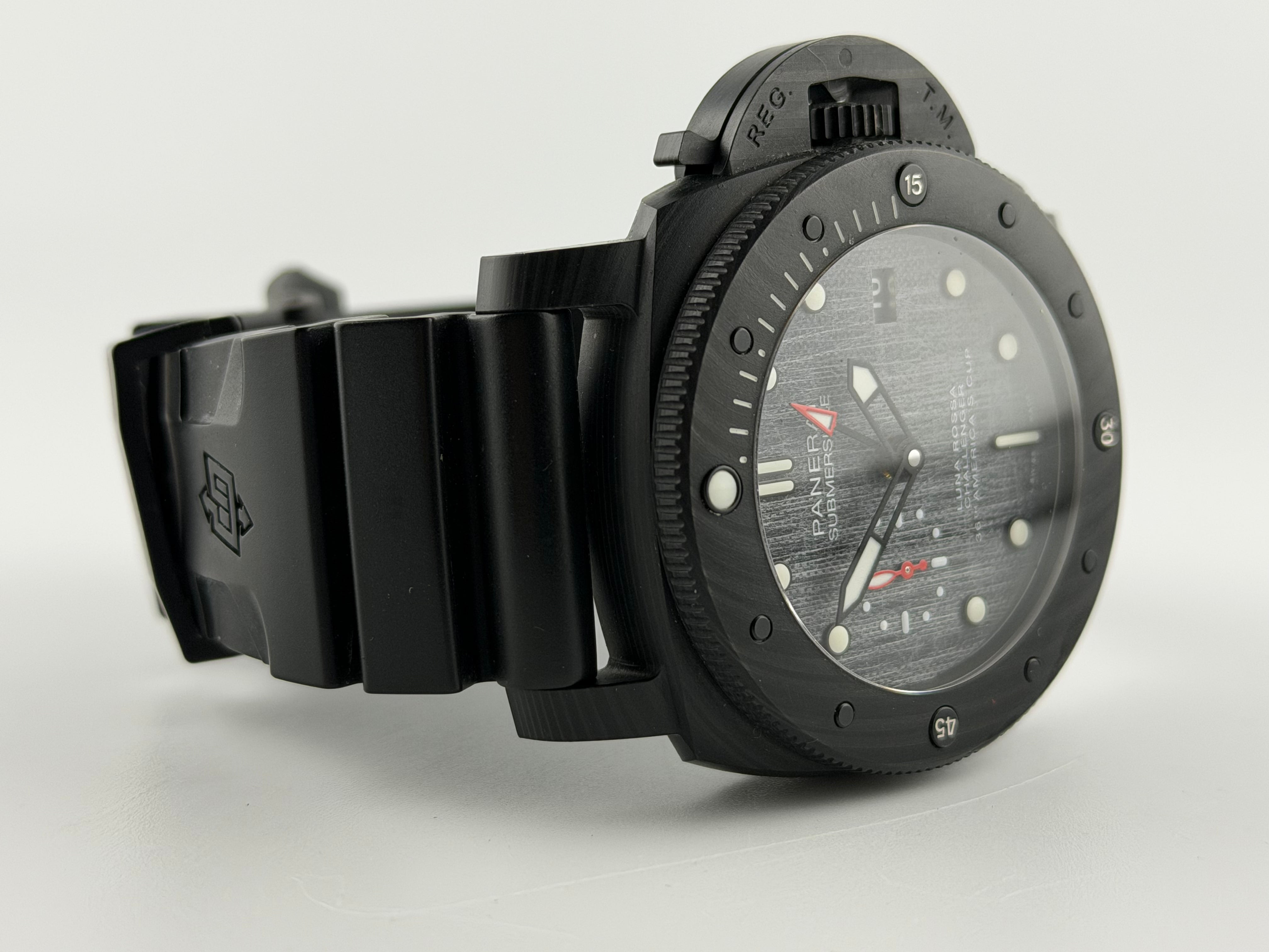 Panerai Submersible Luna Rossa PAM01309