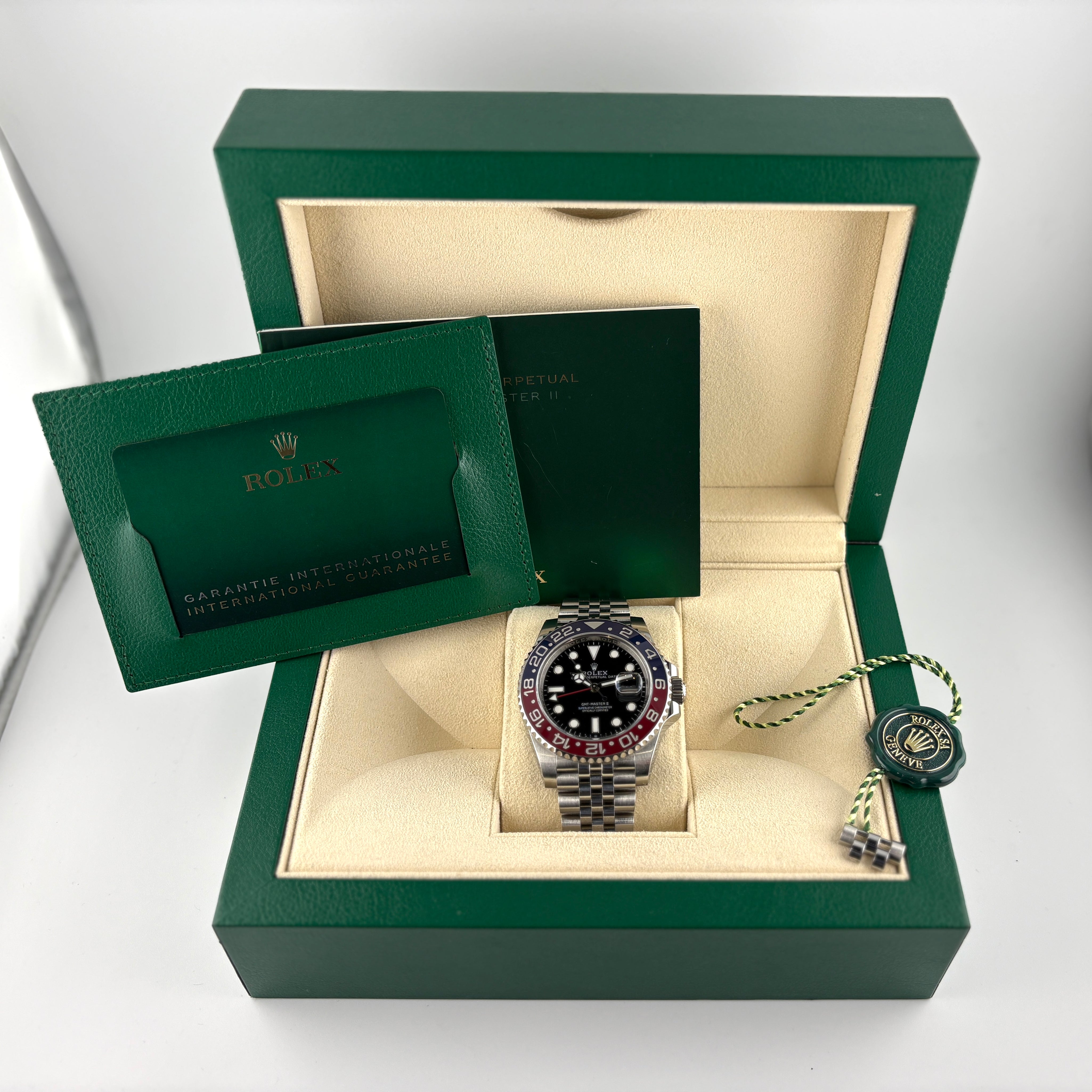 Rolex GMT Master II "Pepsi" 126710BLRO