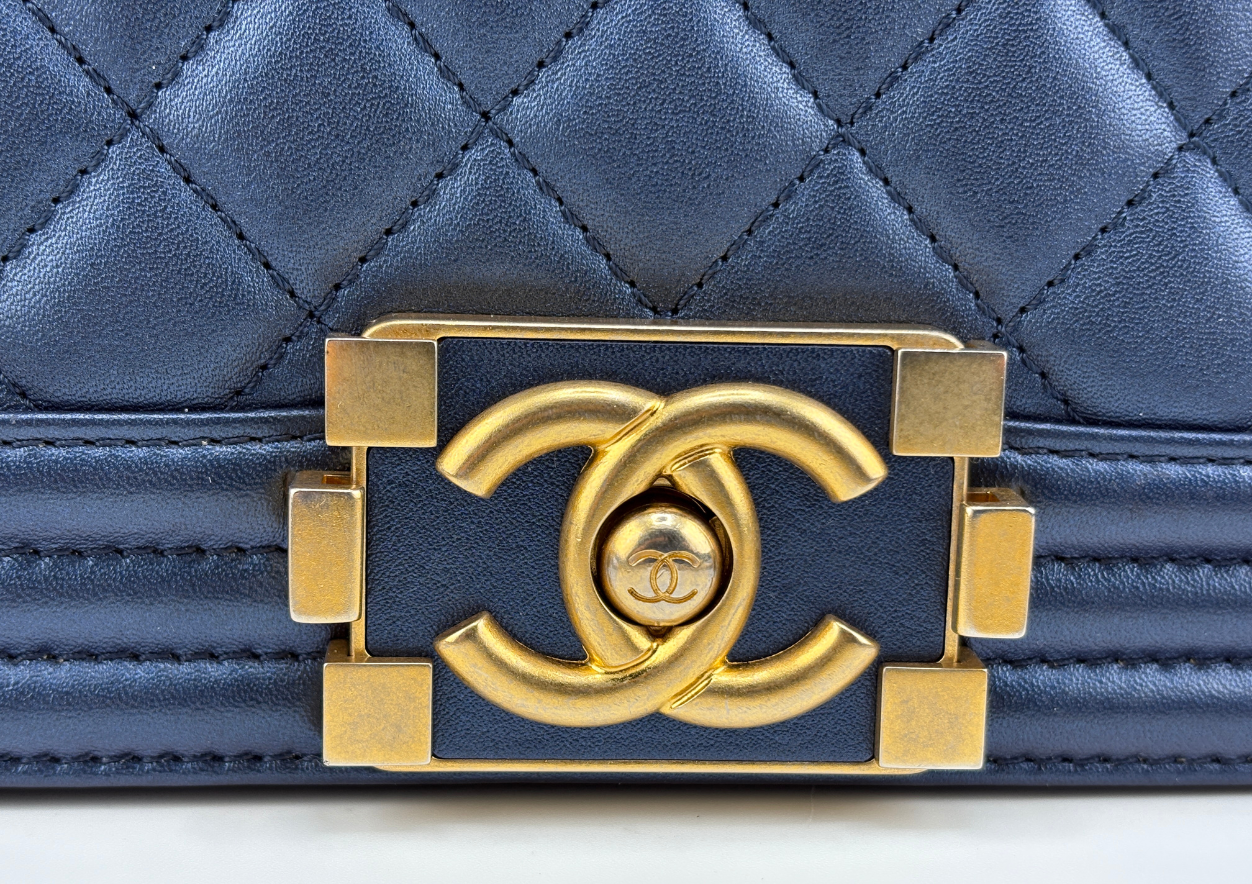 Chanel Boy 25